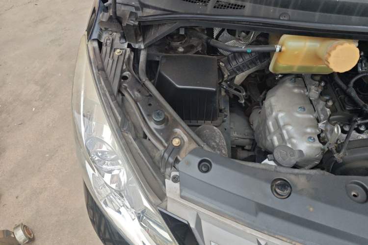 Used FORTHING Lingzhi PLUS 2021 2.0L Manual Luxury 7-Seater Engine Bay Right