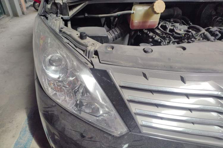 Used FORTHING Lingzhi PLUS 2021 2.0L Manual Luxury 7-Seater Engine Bay Right
