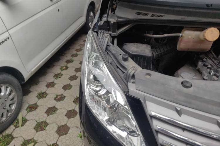 Used FORTHING Lingzhi PLUS 2021 2.0L Manual Luxury 7-Seater Engine Bay Right