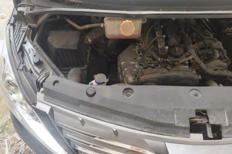 Used FORTHING Lingzhi PLUS 2021 Travel Edition 2.0L Manual Luxury 7-Seater Engine Bay Right