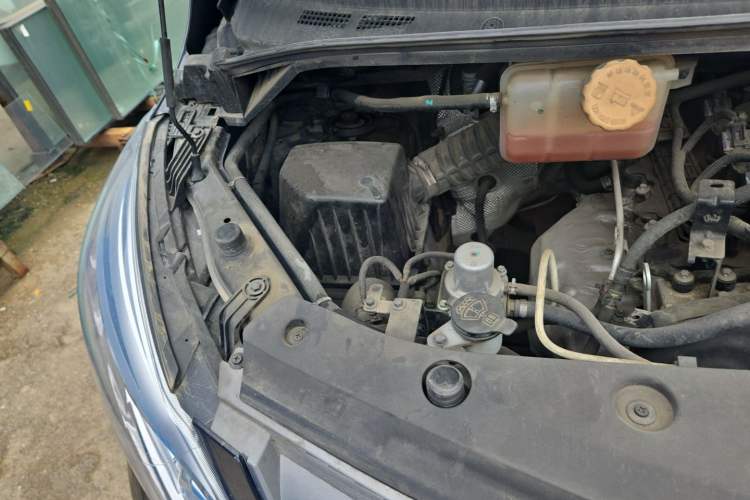 Used FORTHING Lingzhi PLUS 2021 2.0L Manual Comfort Model CNG 7-Seater Engine Bay Right
