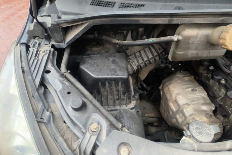 Used FORTHING Lingzhi PLUS 2021 2.0L Manual Luxury 9-Seater Engine Bay Right