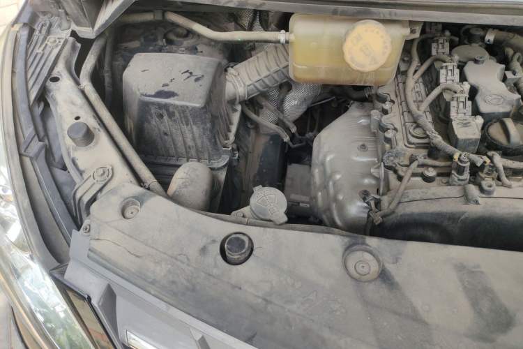 Used FORTHING Lingzhi PLUS 2021 2.0L Manual Luxury 7-Seater Engine Bay Right