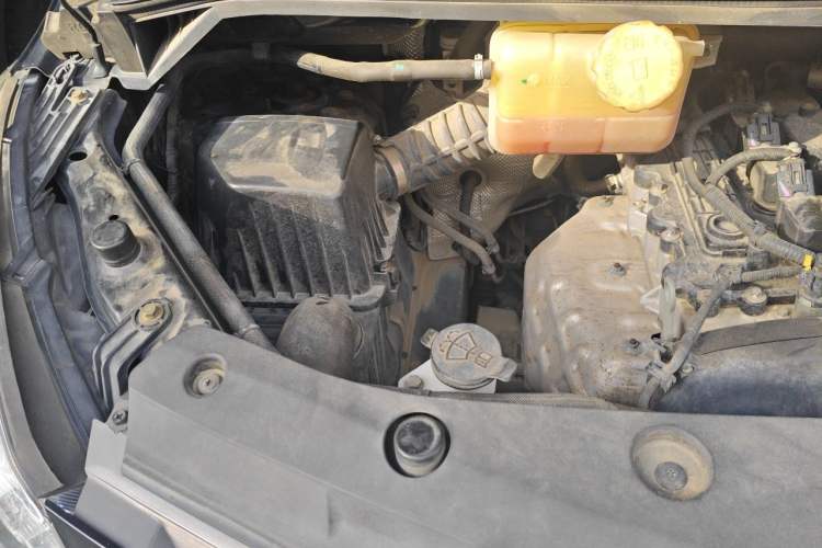 Used FORTHING Lingzhi PLUS 2021 2.0L Manual Luxury 7-Seater Engine Bay Right