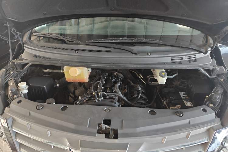 Used FORTHING Lingzhi PLUS 2021 2.0L Manual Luxury 7-Seater Engine Bay