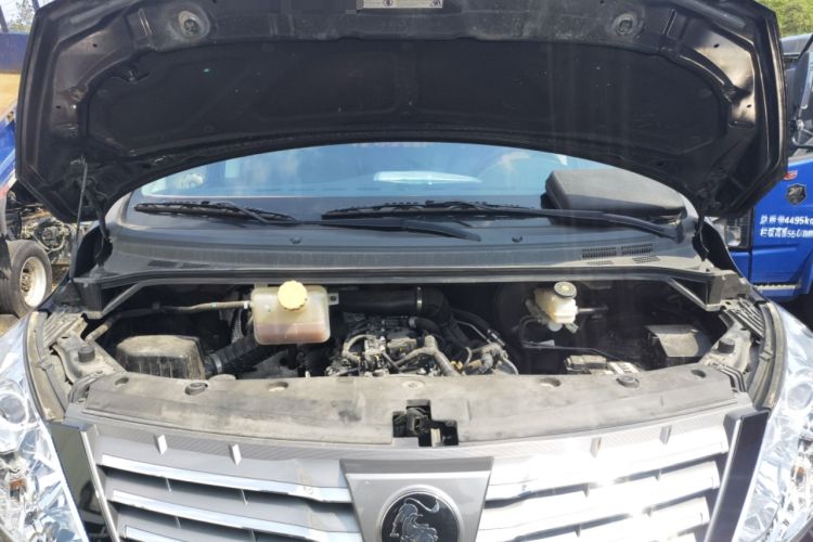 Used FORTHING Lingzhi PLUS 2021 2.0L Manual Luxury 9-Seater Engine Bay