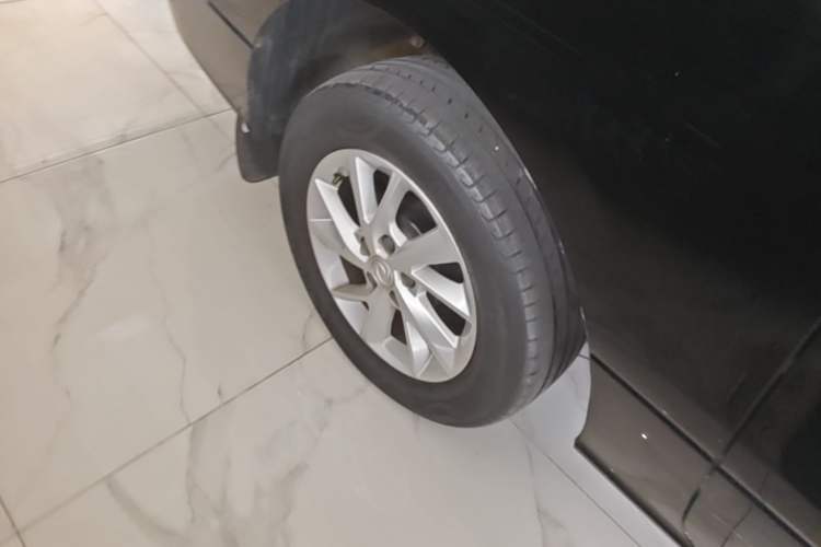 Used FORTHING Lingzhi PLUS 2021 2.0L Manual Luxury 7-Seater Exterior 5