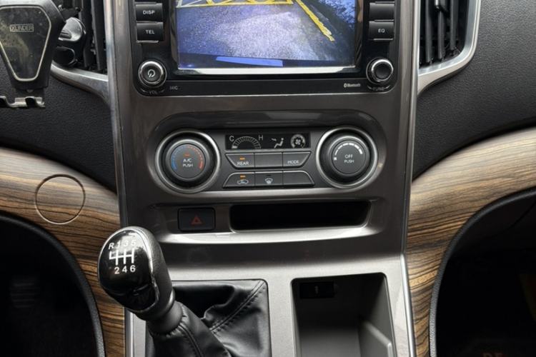 Used FORTHING Lingzhi PLUS 2021 2.0L Manual Luxury 7-Seater Gear Lever