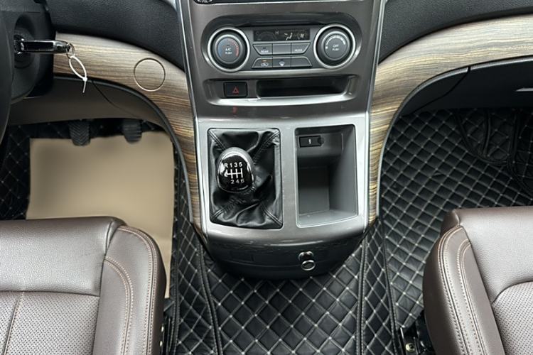 Used FORTHING Lingzhi PLUS 2021 2.0L Manual Luxury 7-Seater Gear Lever
