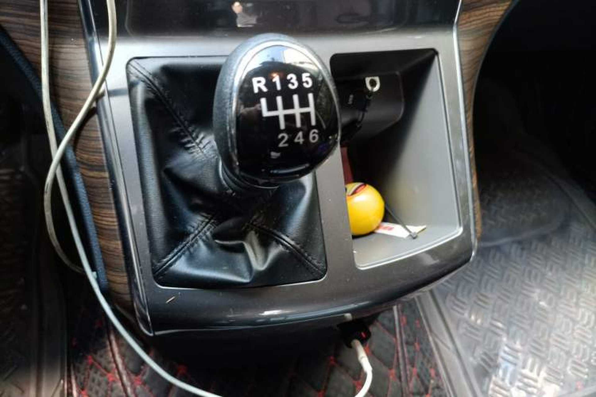 Used FORTHING Lingzhi PLUS 2021 2.0L Manual Luxury 7-Seater Gear Lever