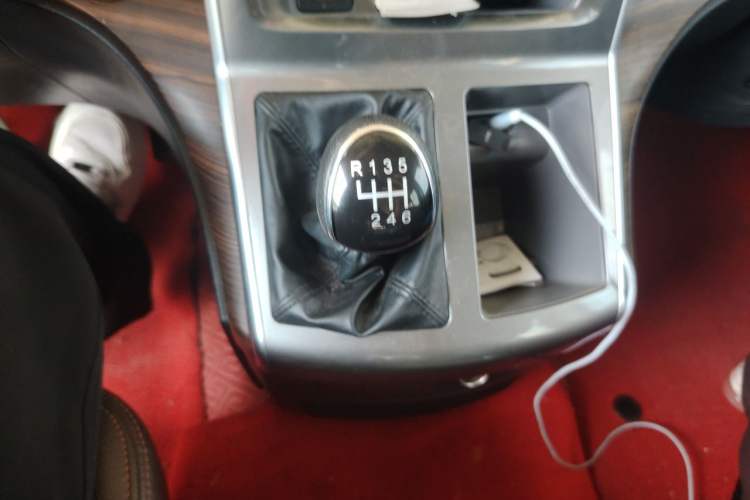 Used FORTHING Lingzhi PLUS 2021 Travel Edition 2.0L Manual Luxury Version 9 Seats Gear Lever