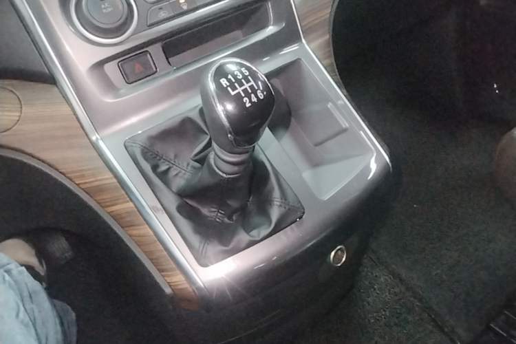Used FORTHING Lingzhi PLUS 2021 2.0L Manual Luxury 7-Seater Gear Lever
