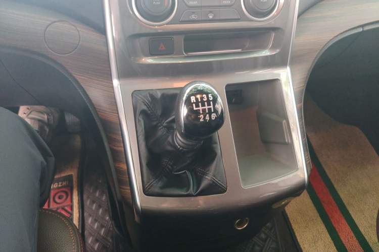 Used FORTHING Lingzhi PLUS 2021 2.0L Manual Luxury 7-Seater Gear Lever