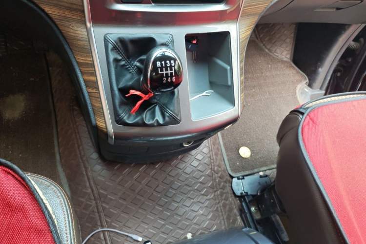 Used FORTHING Lingzhi PLUS 2021 2.0L Manual Luxury 7-Seater Gear Lever