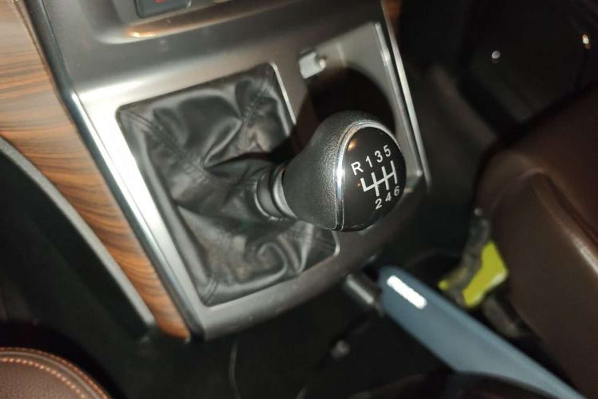 Used FORTHING Lingzhi PLUS 2021 Travel Edition 2.0L Manual Luxury 7-Seater Gear Lever