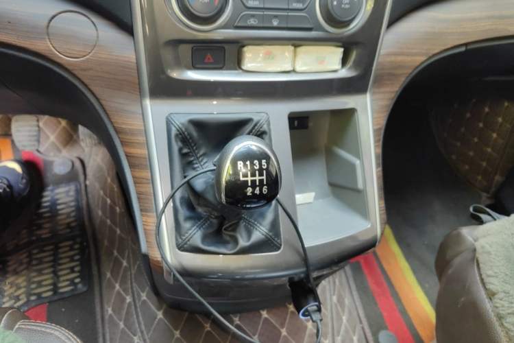 Used FORTHING Lingzhi PLUS 2021 2.0L Manual Luxury 7-Seater Gear Lever