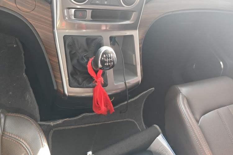 Used FORTHING Lingzhi PLUS 2021 2.0L Manual Luxury 7-Seater Gear Lever