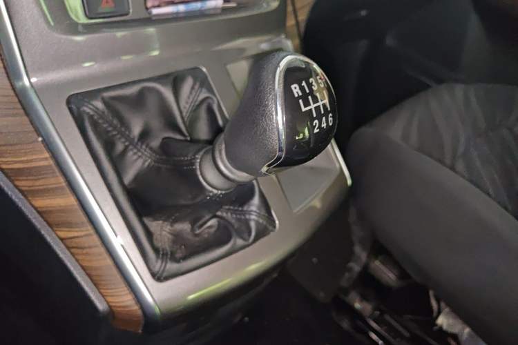 Used FORTHING Lingzhi PLUS 2021 2.0L Manual Comfort Version 7 Seats Gear Lever