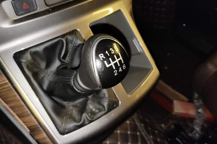 Used FORTHING Lingzhi PLUS 2021 2.0L Manual Luxury 7-Seater Gear Lever