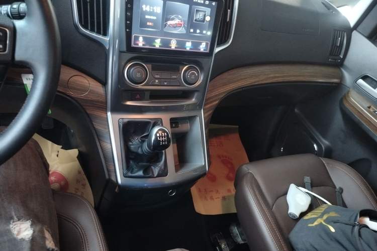 Used FORTHING Lingzhi PLUS 2021 Travel Edition 2.0L Manual Luxury 7-Seater Gear Lever