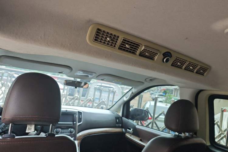 Used FORTHING Lingzhi PLUS 2021 2.0L Manual Luxury 7-Seater Headliner