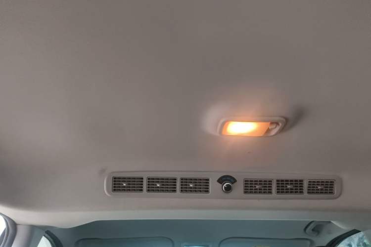 Used FORTHING Lingzhi PLUS 2021 Travel Edition 2.0L Manual Luxury 7-Seater Headliner