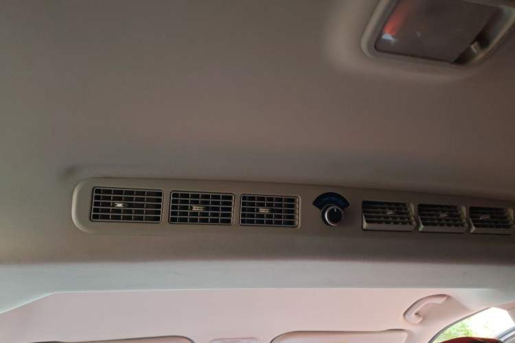 Used FORTHING Lingzhi PLUS 2021 2.0L Manual Luxury 7-Seater Headliner