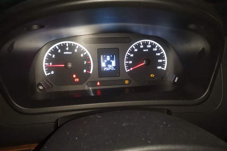 Used FORTHING Lingzhi PLUS 2021 2.0L Manual Luxury 7-Seater Instrument Cluster