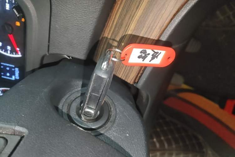 Used FORTHING Lingzhi PLUS 2021 2.0L Manual Luxury 7-Seater Interior 1