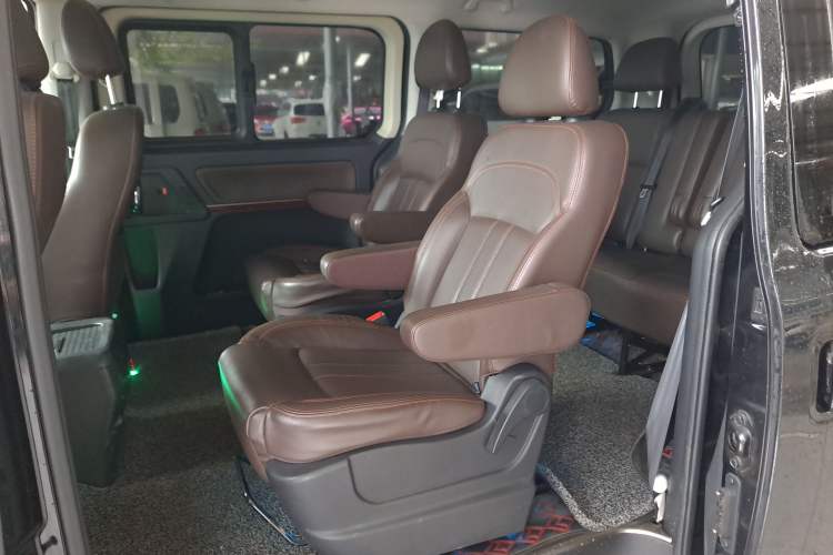 Used FORTHING Lingzhi PLUS 2021 2.0L Manual Luxury 7-Seater Interior 1