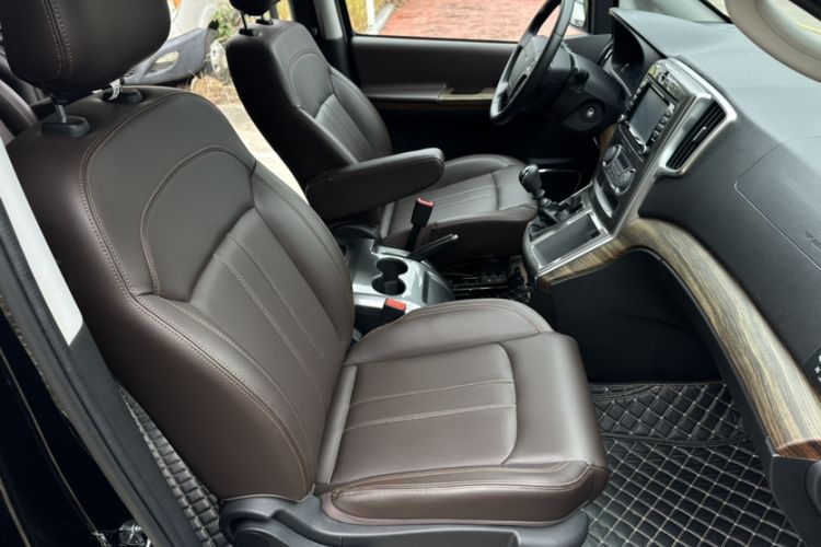 Used FORTHING Lingzhi PLUS 2021 2.0L Manual Luxury 7-Seater Interior 2