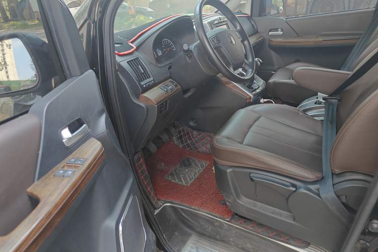 Used FORTHING Lingzhi PLUS 2021 2.0L Manual Luxury 7-Seater Interior 3