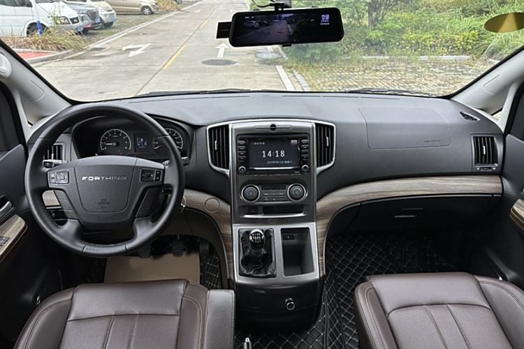 Used FORTHING Lingzhi PLUS 2021 2.0L Manual Luxury 7-Seater Interior 3