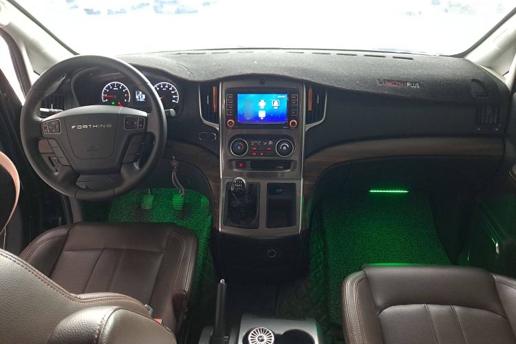 Used FORTHING Lingzhi PLUS 2021 2.0L Manual Luxury 7-Seater Interior 3