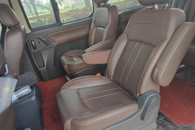 Used FORTHING Lingzhi PLUS 2021 2.0L Manual Luxury 7-Seater Interior 4