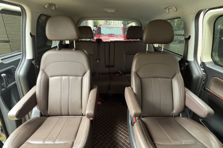 Used FORTHING Lingzhi PLUS 2021 2.0L Manual Luxury 7-Seater Interior 4