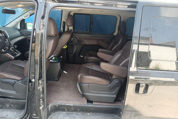 Used FORTHING Lingzhi PLUS 2021 2.0L Manual Luxury 7-Seater Interior 4