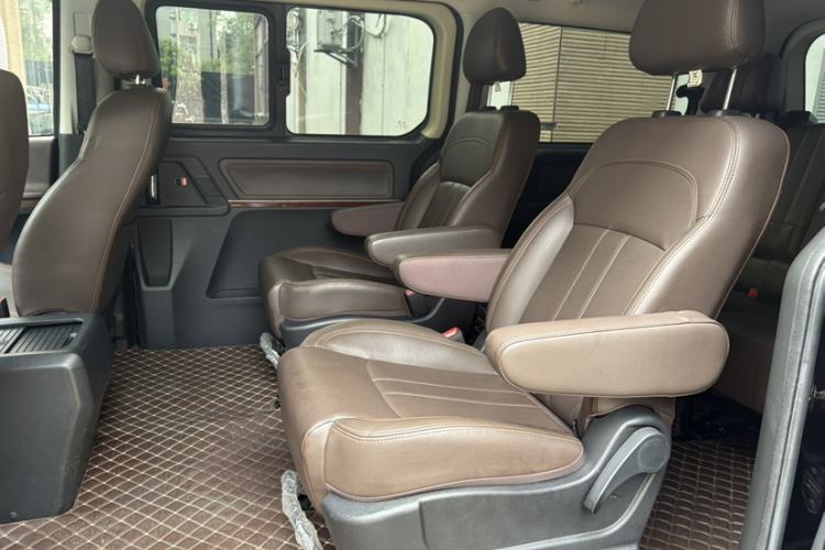 Used FORTHING Lingzhi PLUS 2021 2.0L Manual Luxury 7-Seater Interior 6