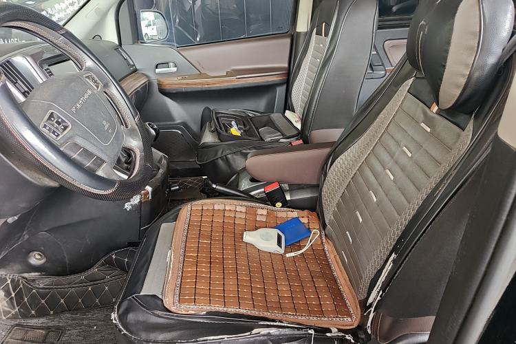Used FORTHING Lingzhi PLUS 2021 Travel Edition 2.0L Manual Luxury 7-Seater Left Front Seat