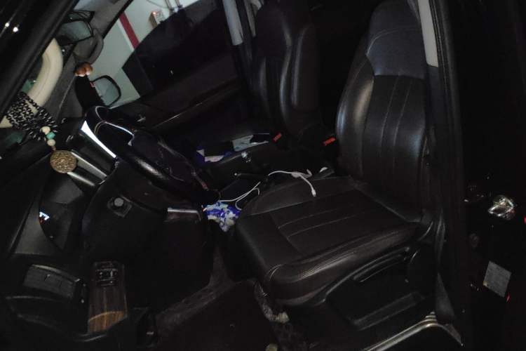 Used FORTHING Lingzhi PLUS 2021 Travel Edition 2.0L Manual Luxury 7-Seater Left Front Seat