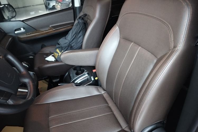 Used FORTHING Lingzhi PLUS 2021 Travel Edition 2.0L Manual Luxury 7-Seater Left Front Seat