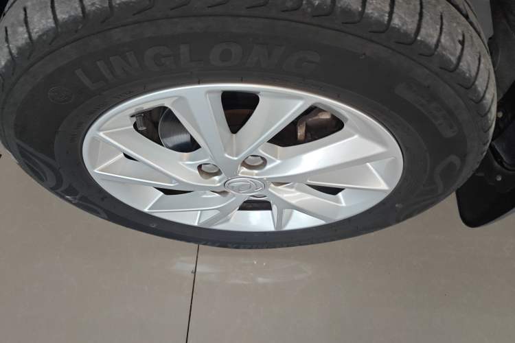 Used FORTHING Lingzhi PLUS 2021 2.0L Manual Luxury 7-Seater Left Front Wheel Hub