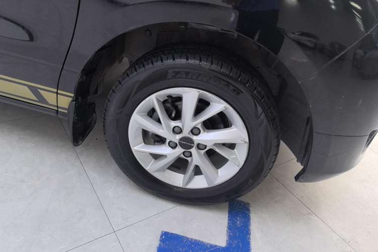 Used FORTHING Lingzhi PLUS 2021 Travel Edition 2.0L Manual Luxury 7-Seater Left Front Wheel Hub