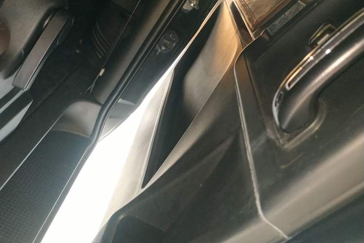 Used FORTHING Lingzhi PLUS 2021 Travel Edition 2.0L Manual Luxury 7-Seater Left Rear Door Interior