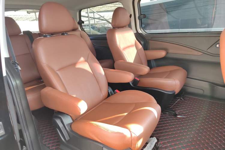 Used FORTHING Lingzhi PLUS 2021 2.0L Manual Comfort Version 7 Seats Left Rear Seat