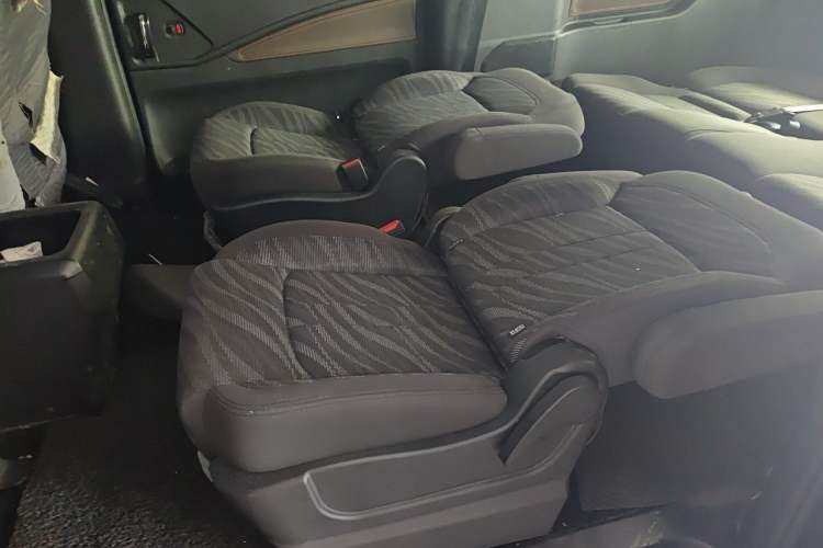 Used FORTHING Lingzhi PLUS 2021 2.0L Manual Comfort Version 7 Seats Left Rear Seat