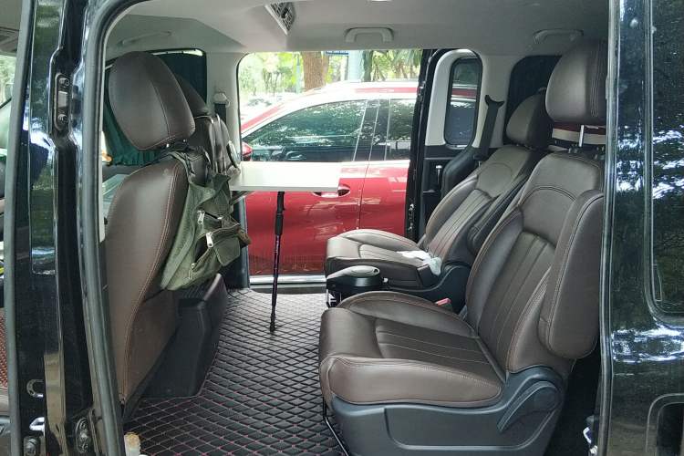 Used FORTHING Lingzhi PLUS 2021 2.0L Manual Luxury 7-Seater Left Rear Seat