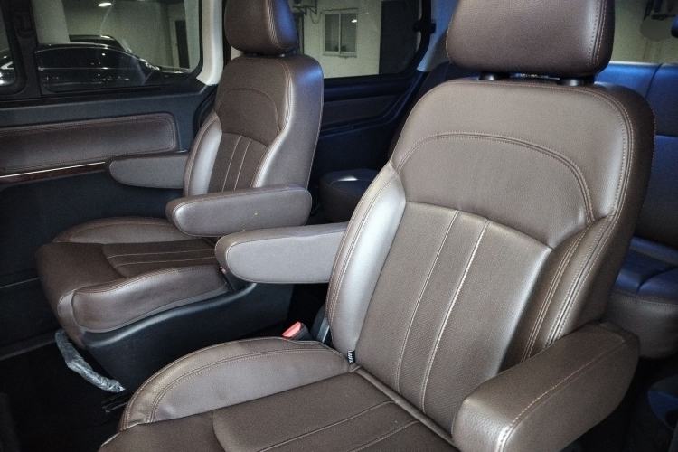 Used FORTHING Lingzhi PLUS 2021 Travel Edition 2.0L Manual Luxury 7-Seater Left Rear Seat