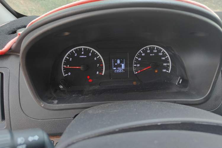 Used FORTHING Lingzhi PLUS 2021 2.0L Manual Luxury 7-Seater Odometer Close Up