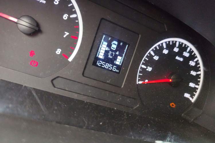 Used FORTHING Lingzhi PLUS 2021 2.0L Manual Comfort Model CNG 7-Seater Odometer Close Up